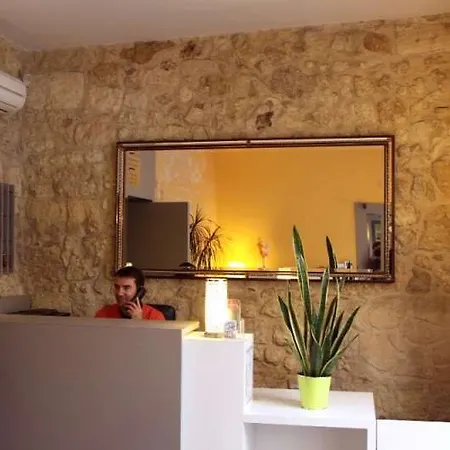 Notre Dame Hotel